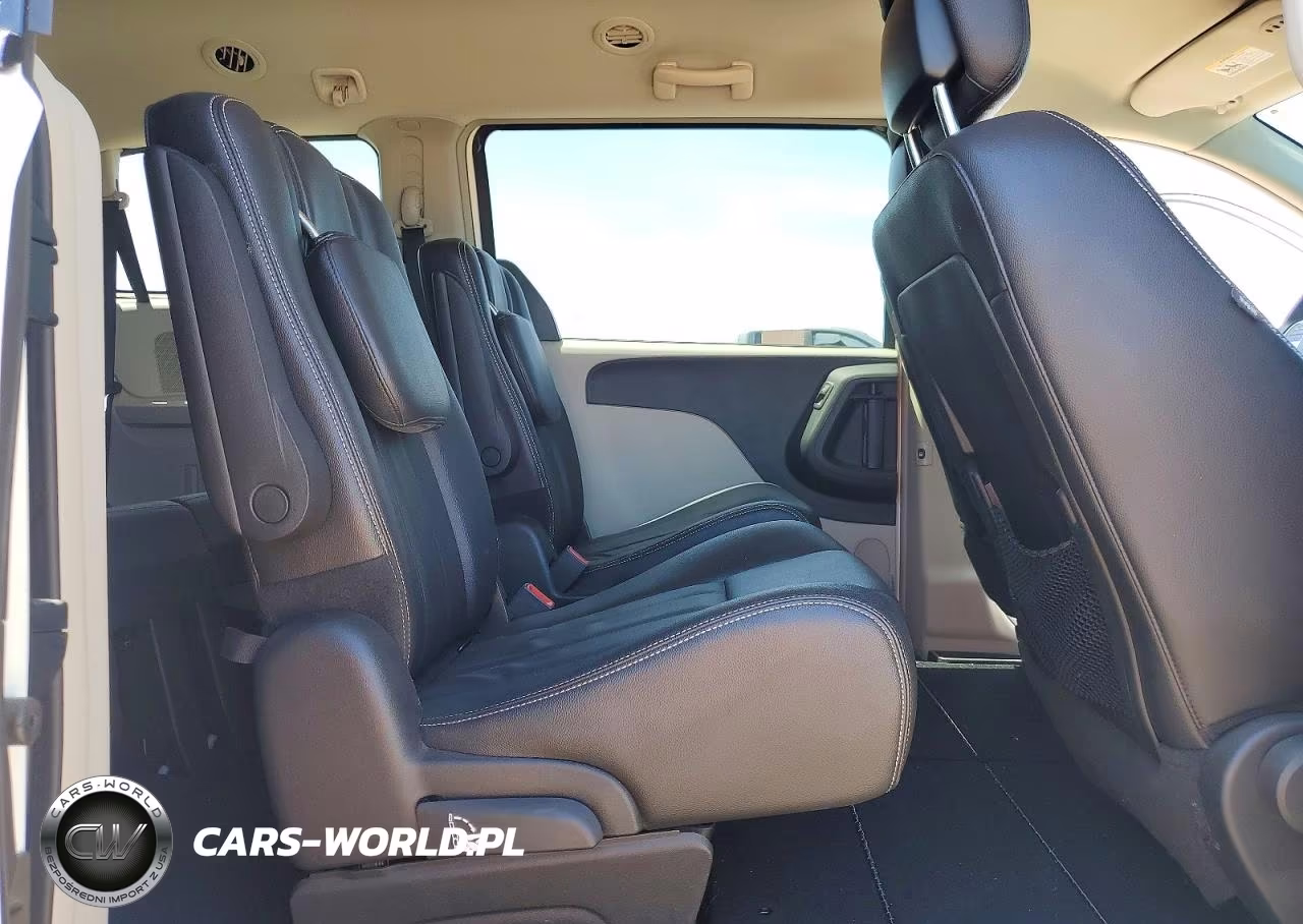 2013 Chrysler Town & Country Touring VIN:2C4RC1BGXDR745641 - 11