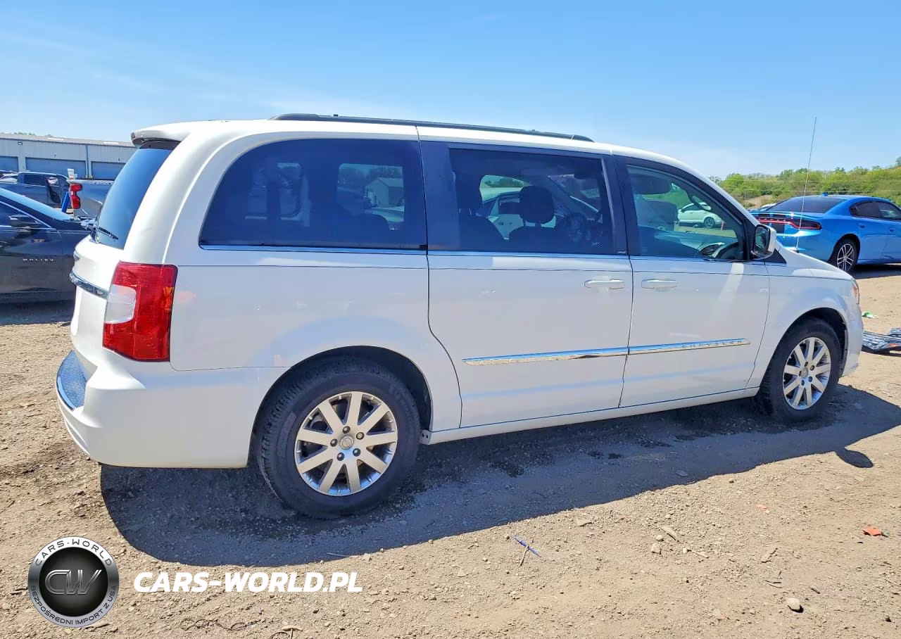 2013 Chrysler Town & Country Touring VIN:2C4RC1BGXDR745641 - 3