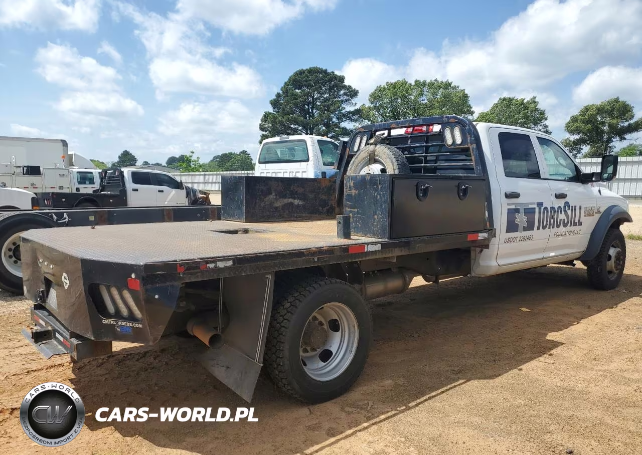 2018 Ram 5500 VIN:3C7WRNFLXJG157341 - 3