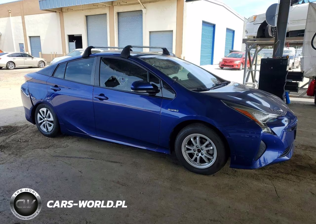 2018 Toyota Prius Four VIN:JTDKARFU5J3063230 - 4