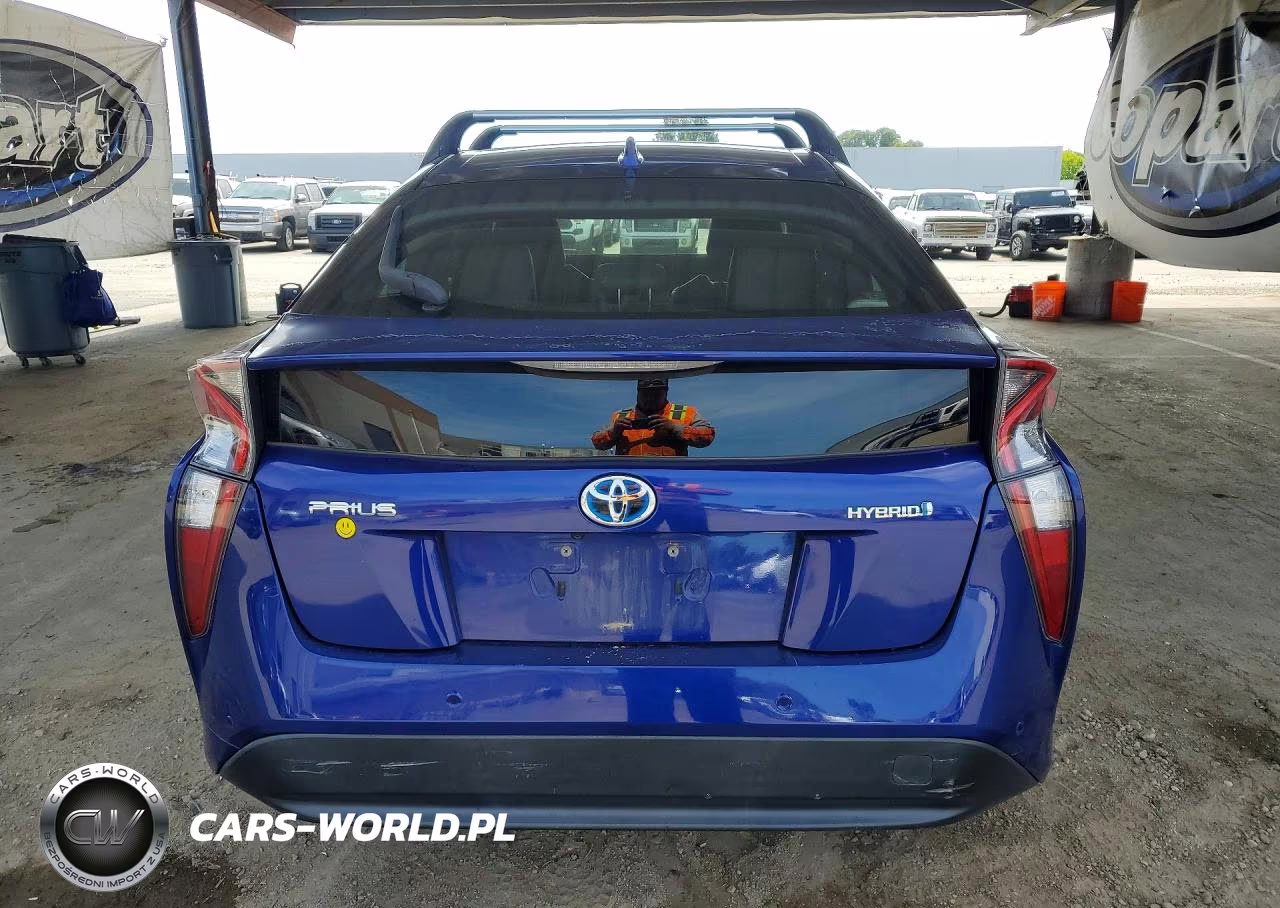 2018 Toyota Prius Four VIN:JTDKARFU5J3063230 - 6