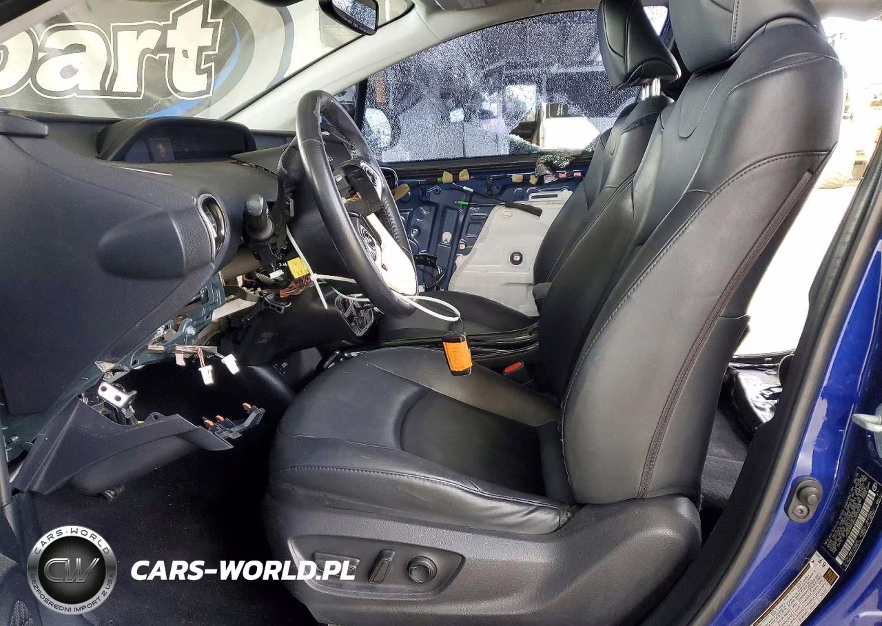 2018 Toyota Prius Four VIN:JTDKARFU5J3063230 - 7