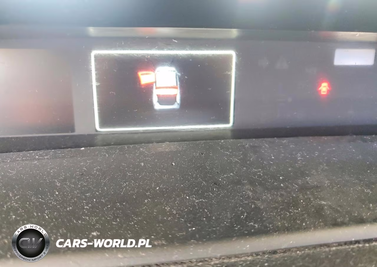 2018 Toyota Prius Four VIN:JTDKARFU5J3063230 - 9