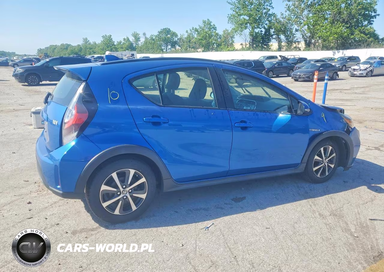 2018 Toyota Prius C Two VIN:JTDKDTB37J1614867 - 3