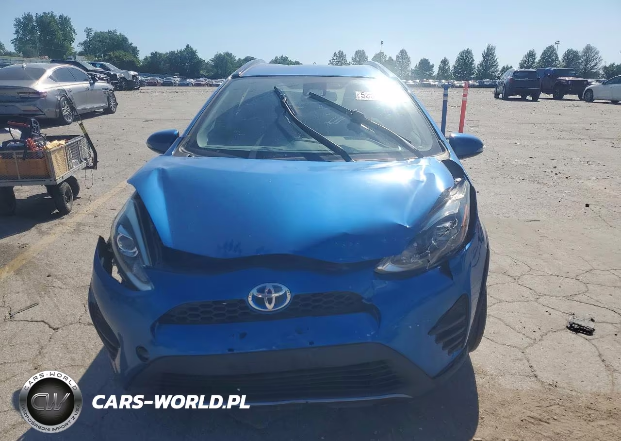2018 Toyota Prius C Two VIN:JTDKDTB37J1614867 - 5