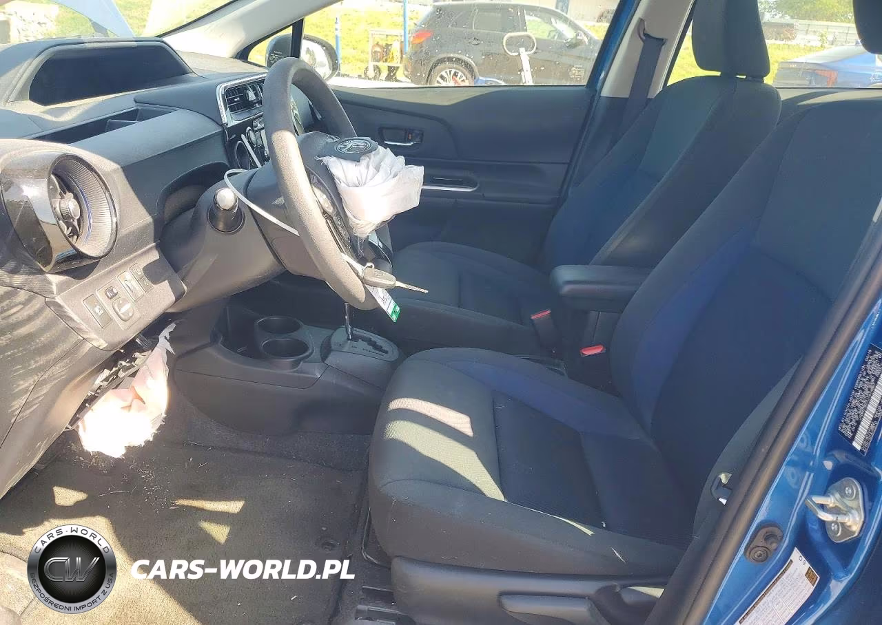 2018 Toyota Prius C Two VIN:JTDKDTB37J1614867 - 7