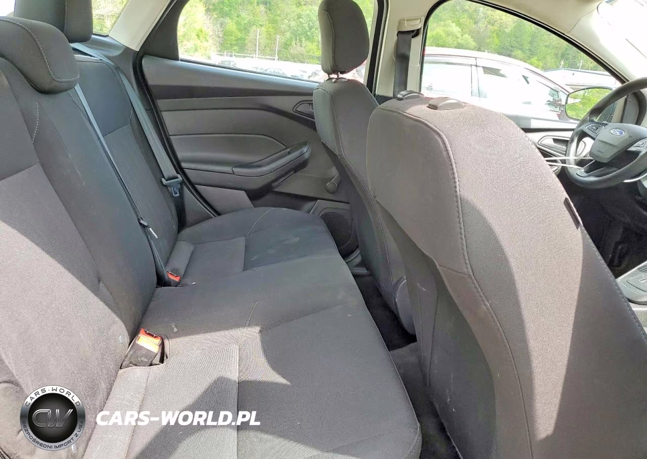 2018 Ford Focus S VIN:1FADP3E22JL266649 - 10