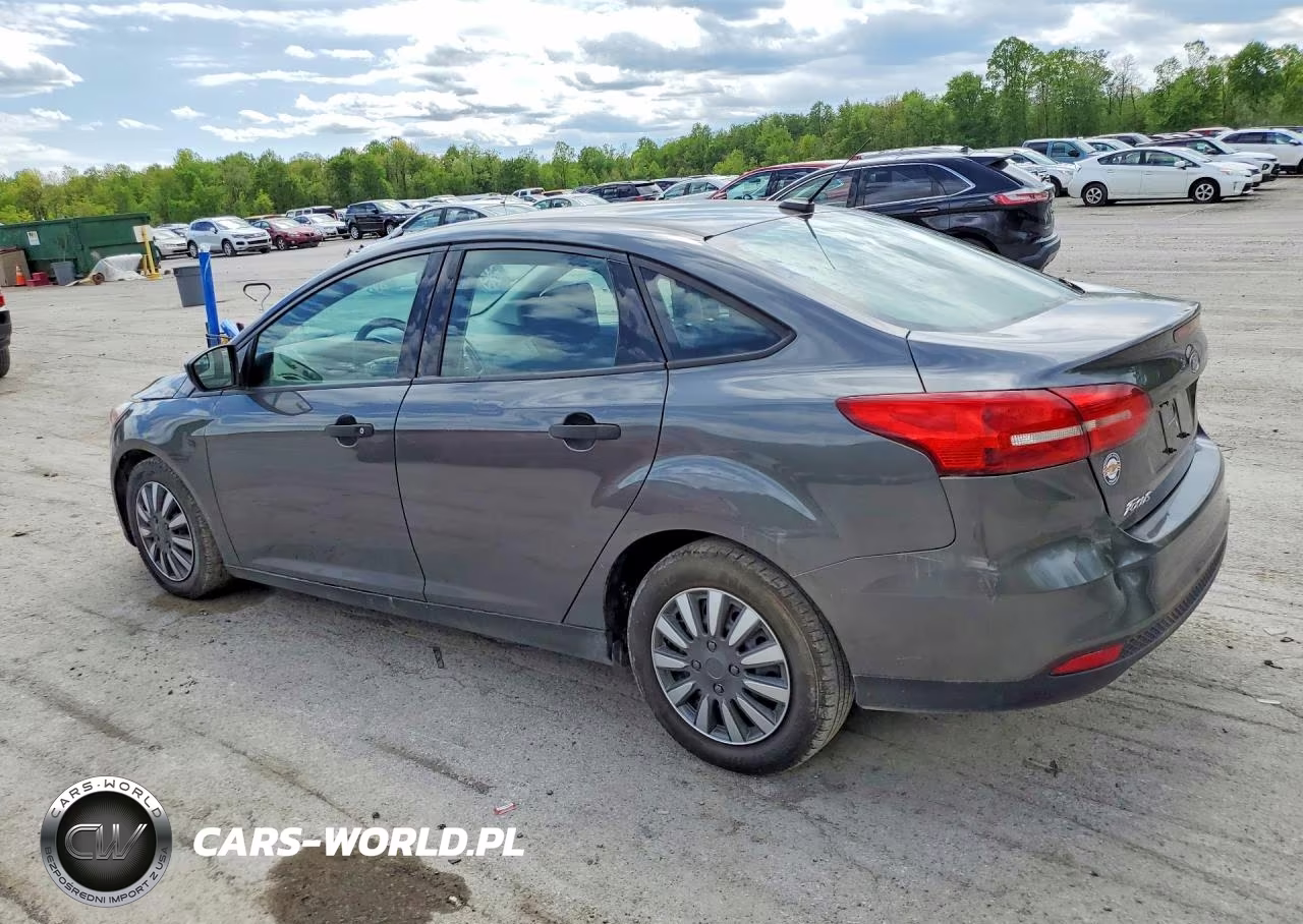 2018 Ford Focus S VIN:1FADP3E22JL266649 - 2