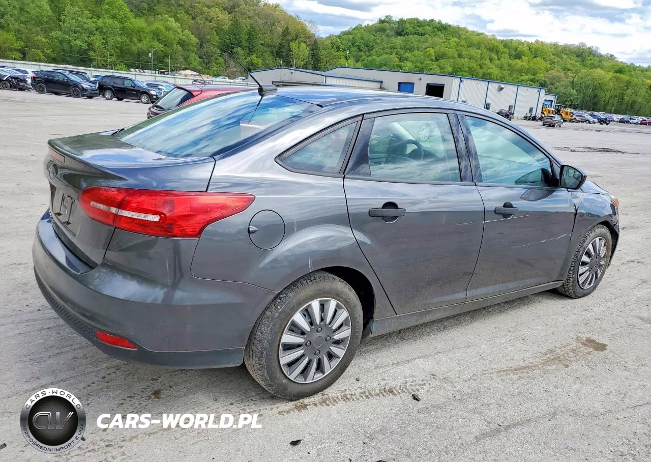 2018 Ford Focus S VIN:1FADP3E22JL266649 - 3