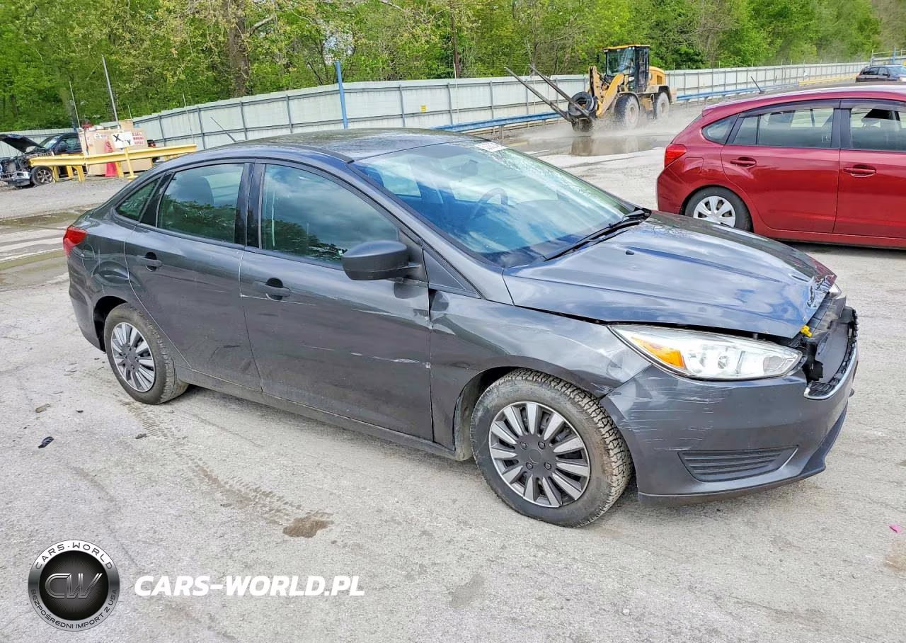 2018 Ford Focus S VIN:1FADP3E22JL266649 - 4