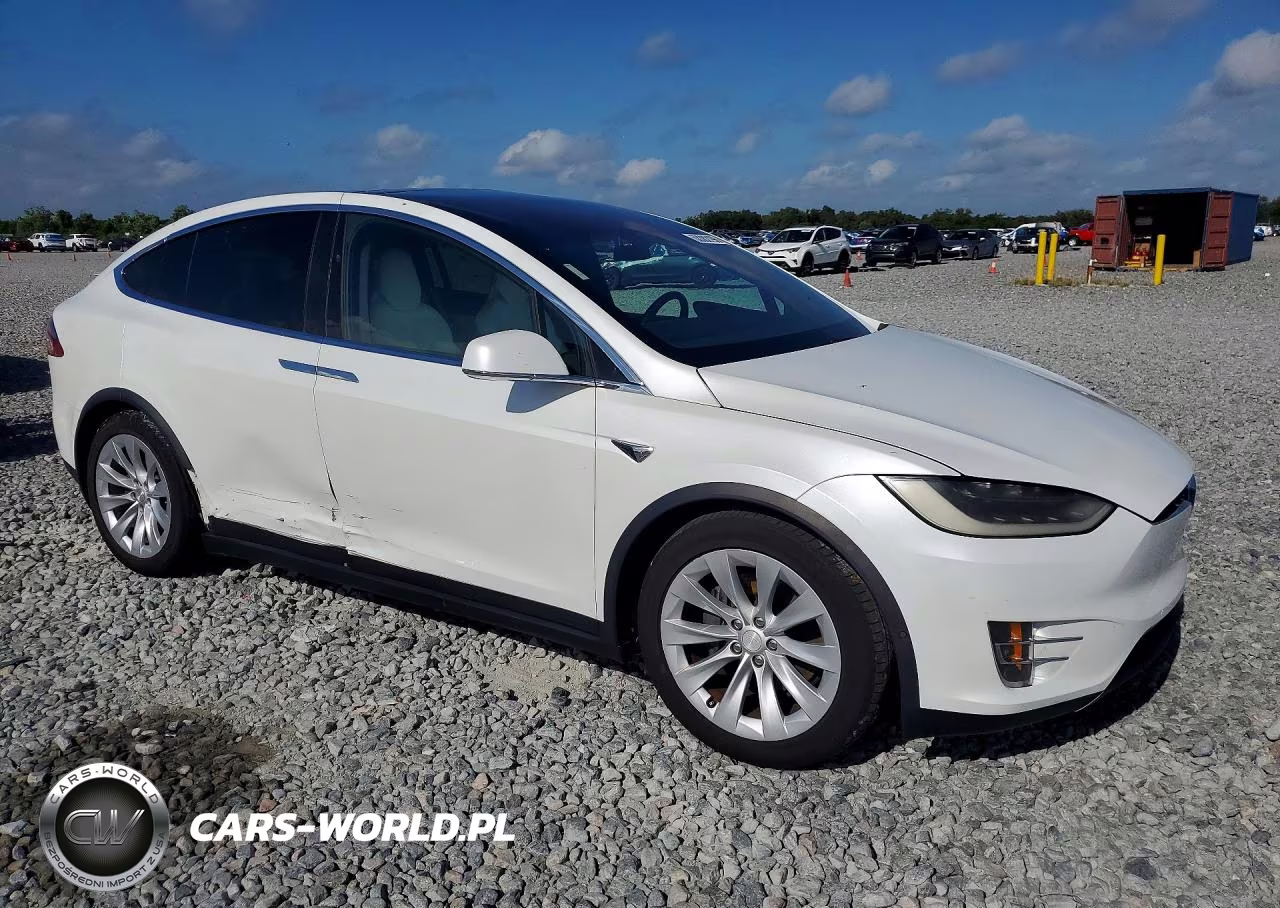 2019 Tesla Model X VIN:5YJXCBE2XKF197713 - 4