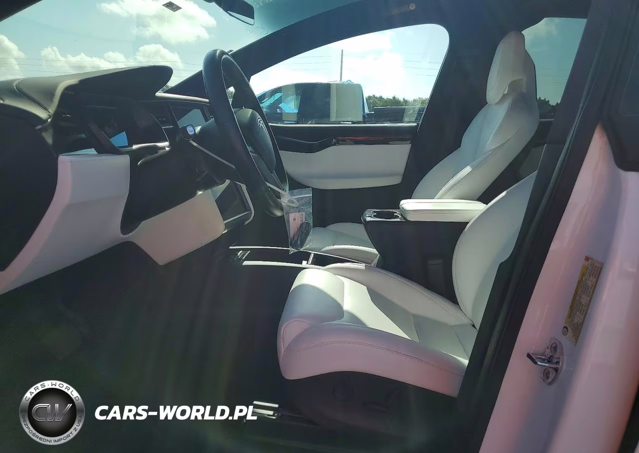2019 Tesla Model X VIN:5YJXCBE2XKF197713 - 7
