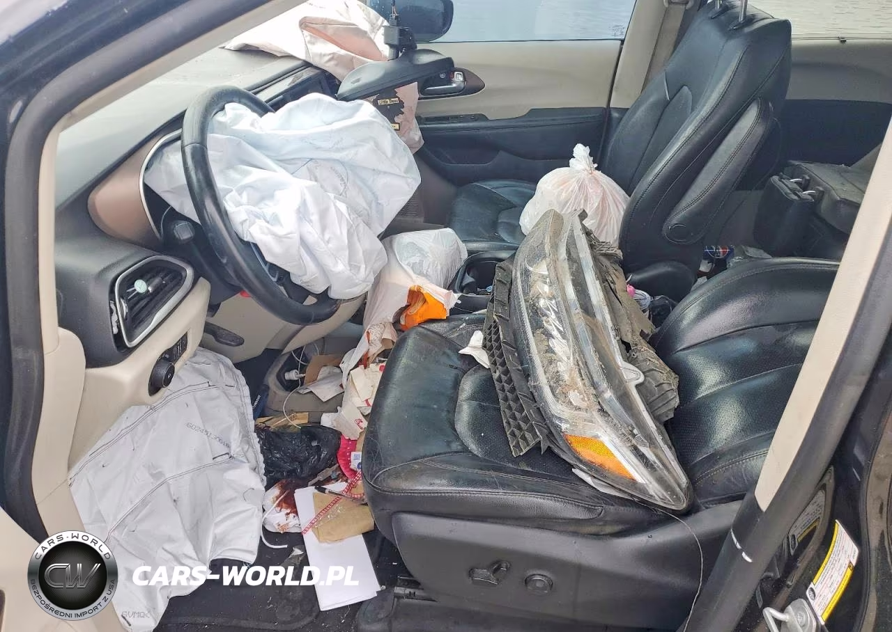 2019 Chrysler Pacifica Touring L VIN:2C4RC1BGXKR526207 - 7