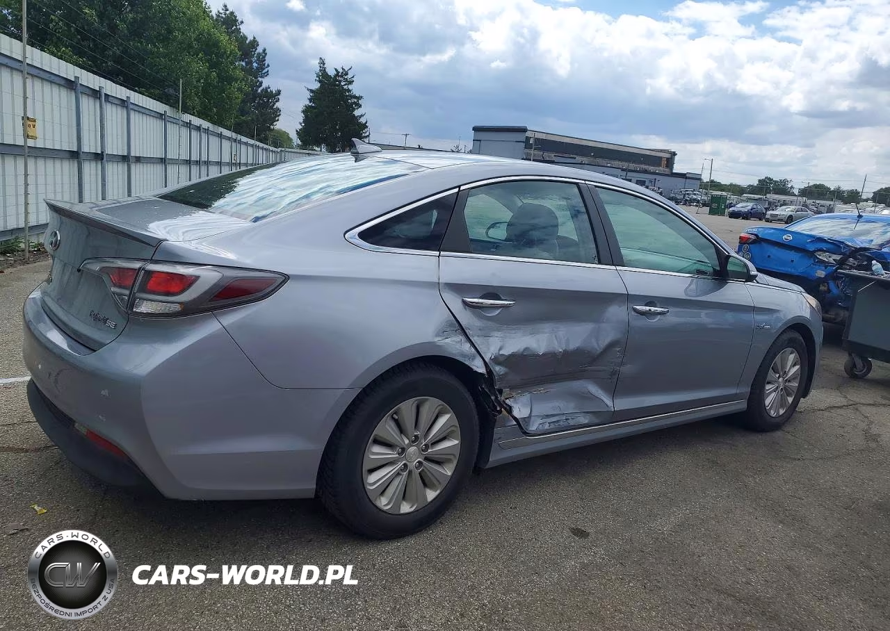 2016 Hyundai Sonata VIN:KMHE24L16GA024752 - 3