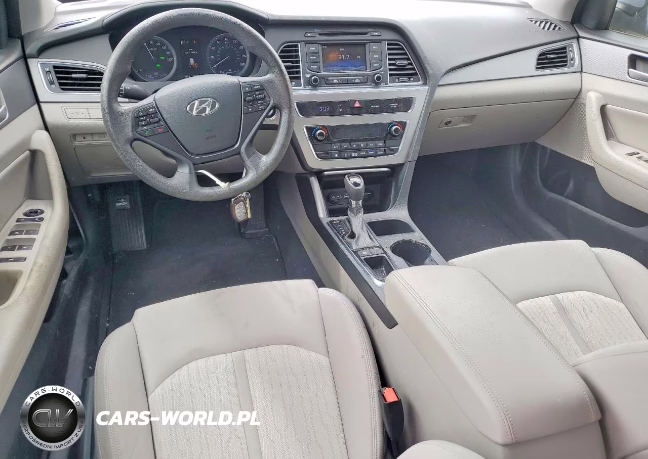 2016 Hyundai Sonata VIN:KMHE24L16GA024752 - 8