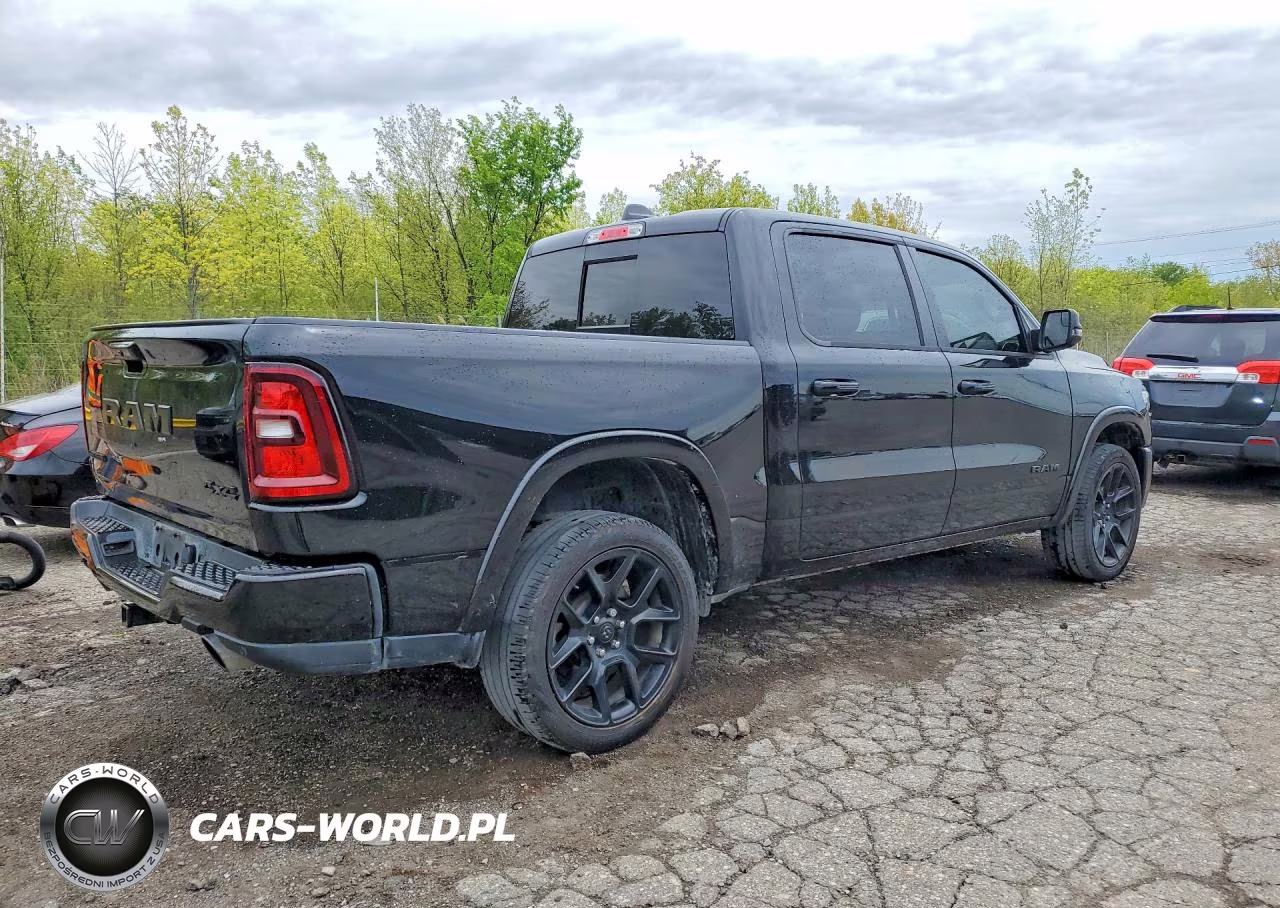 2025 Ram 1500 Laramie VIN:1C6SRFJP6SN631507 - 3