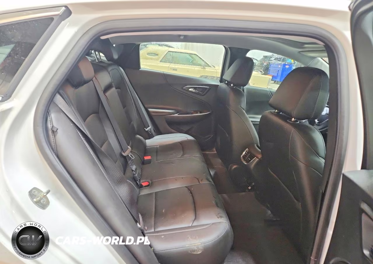 2018 Chevrolet Malibu Premier VIN:1G1ZE5SX4JF205375 - 10