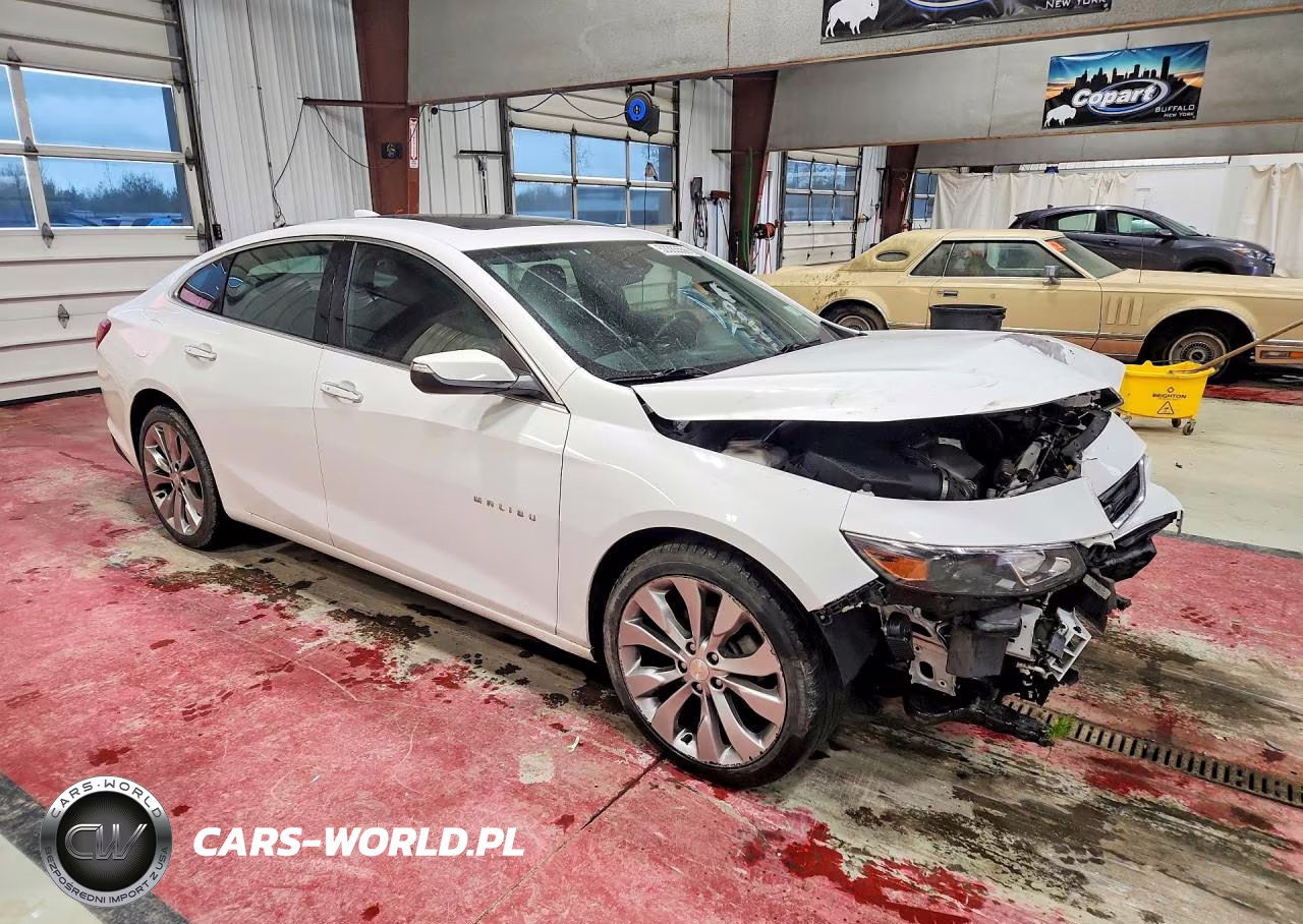 2018 Chevrolet Malibu Premier VIN:1G1ZE5SX4JF205375 - 4