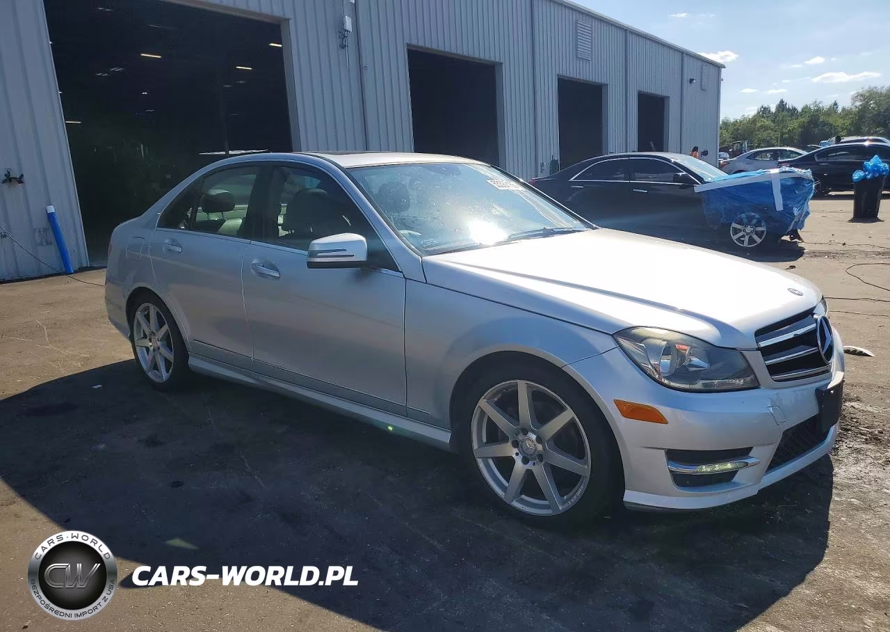 2014 Mercedes-Benz C 250 VIN:WDDGF4HB5EA928212 - 4