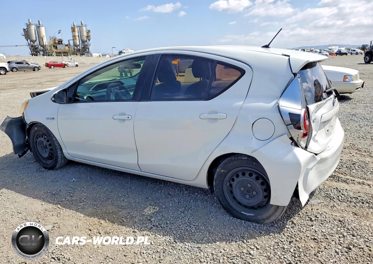 2013 Toyota Prius C Two VIN:JTDKDTB34D1531532 - 2