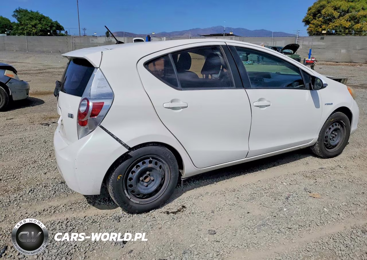 2013 Toyota Prius C Two VIN:JTDKDTB34D1531532 - 3