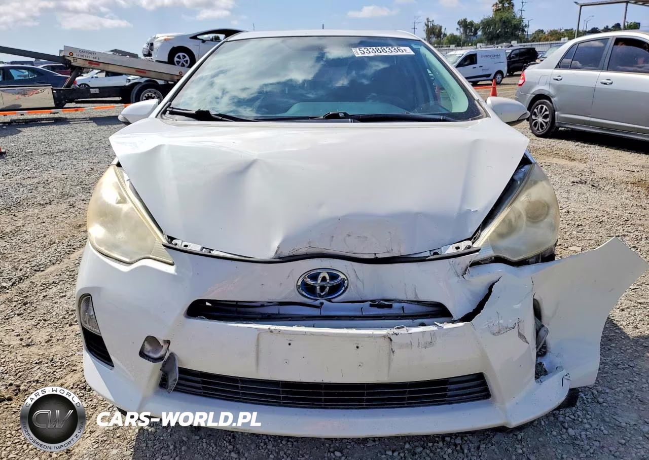 2013 Toyota Prius C Two VIN:JTDKDTB34D1531532 - 5