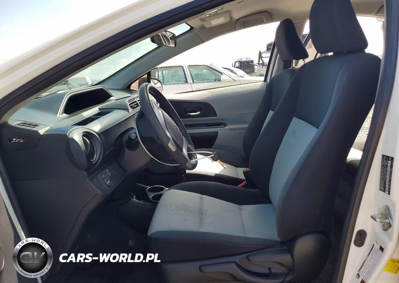 2013 Toyota Prius C Two VIN:JTDKDTB34D1531532 - 7