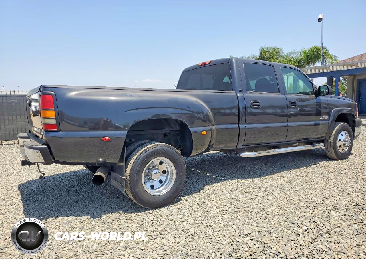 2004 Chevrolet Silverado VIN:1GCJK33184F158688 - 3