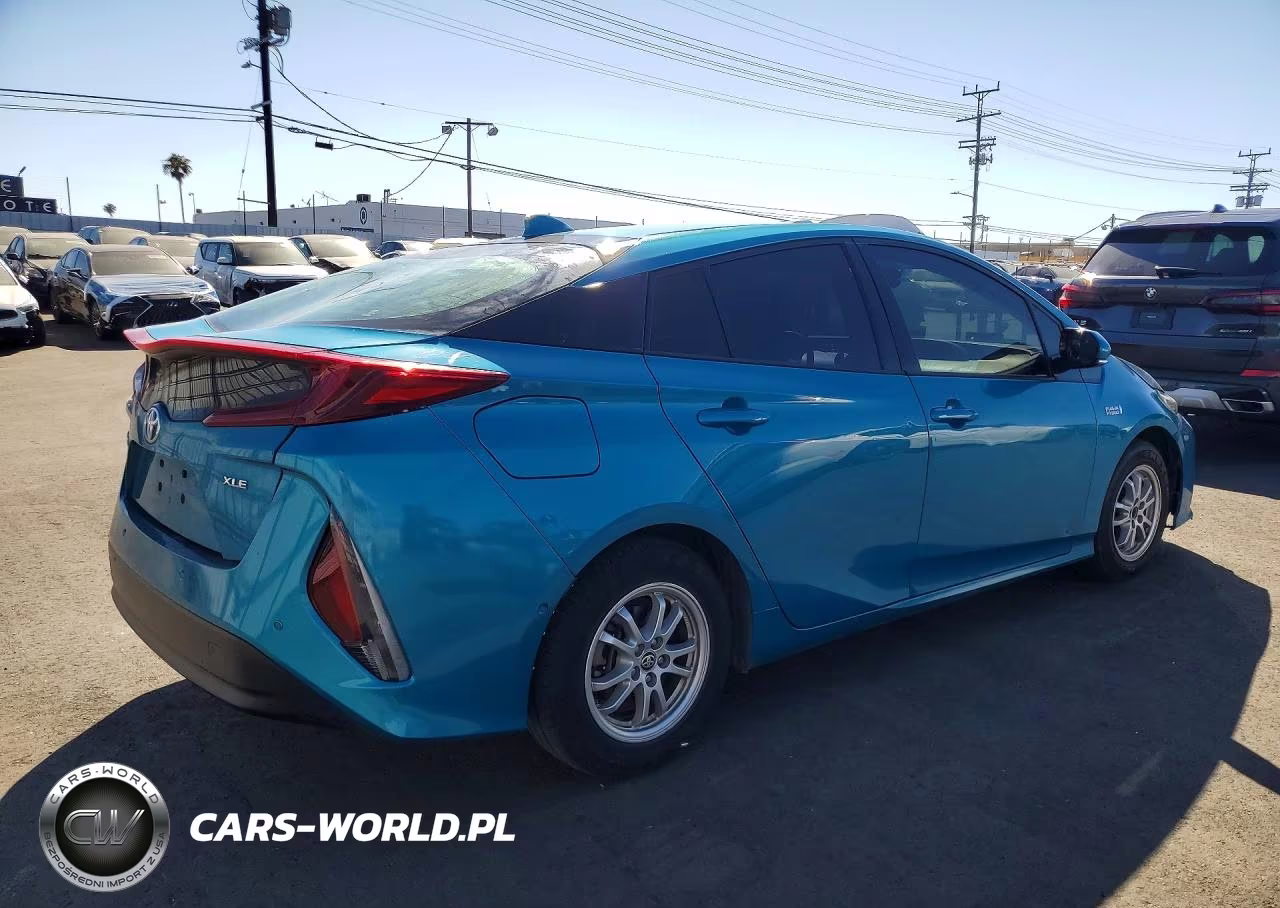 2018 Toyota Prius Prime Advanced VIN:JTDKARFP5J3079096 - 3