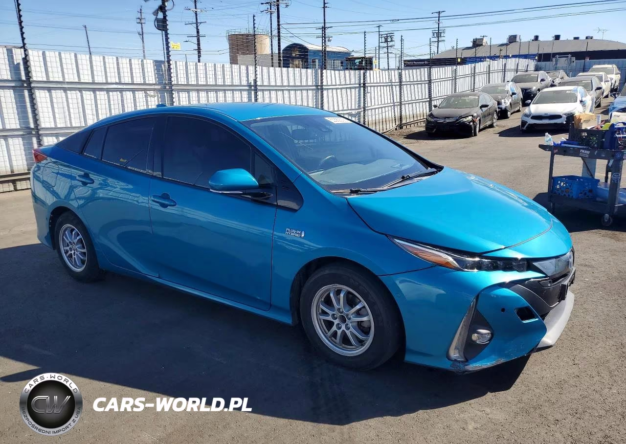 2018 Toyota Prius Prime Advanced VIN:JTDKARFP5J3079096 - 4