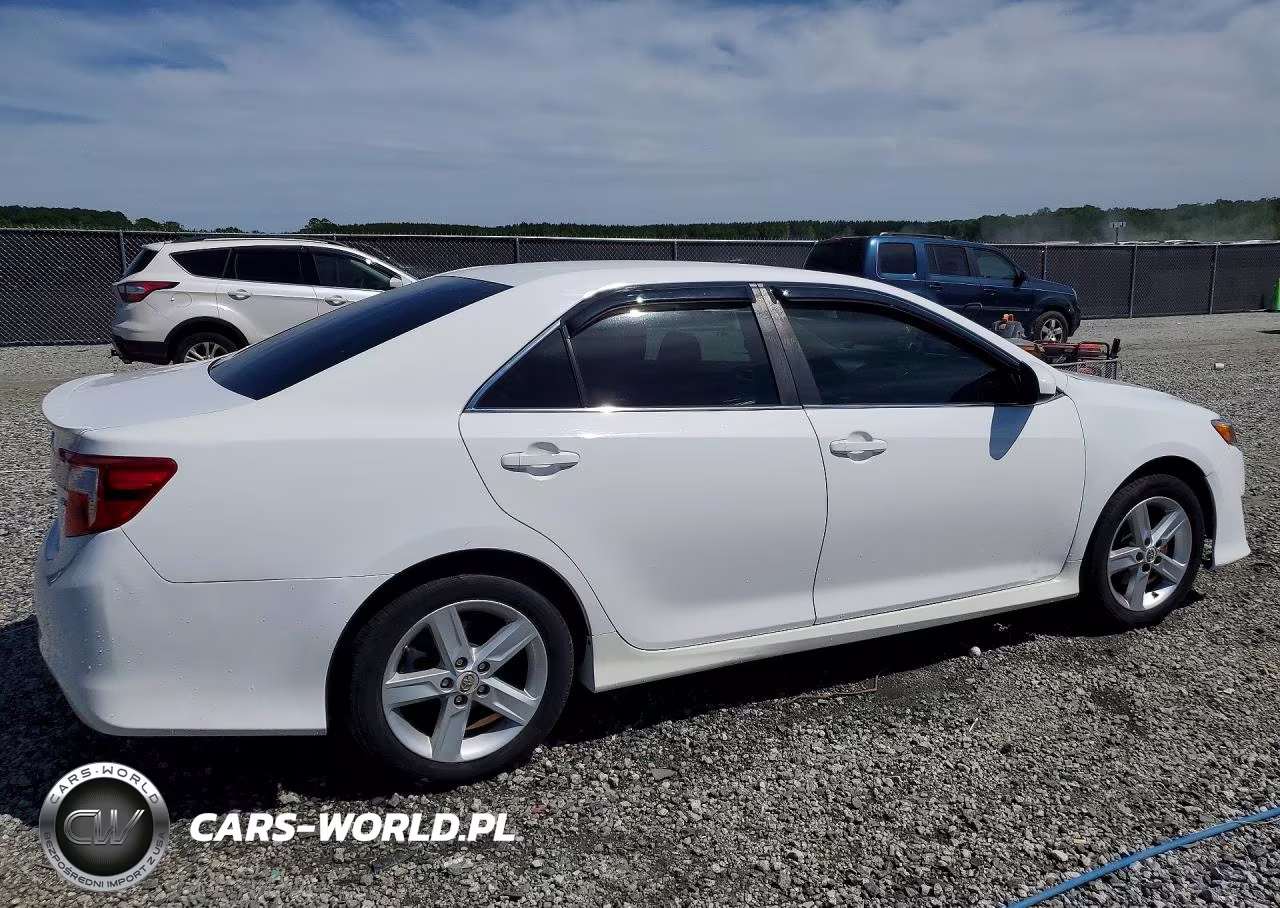 2014 Toyota Camry Se VIN:4T1BF1FKXEU831443 - 3