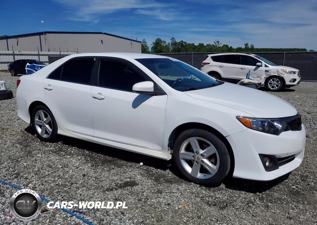 2014 Toyota Camry Se VIN:4T1BF1FKXEU831443 - 4