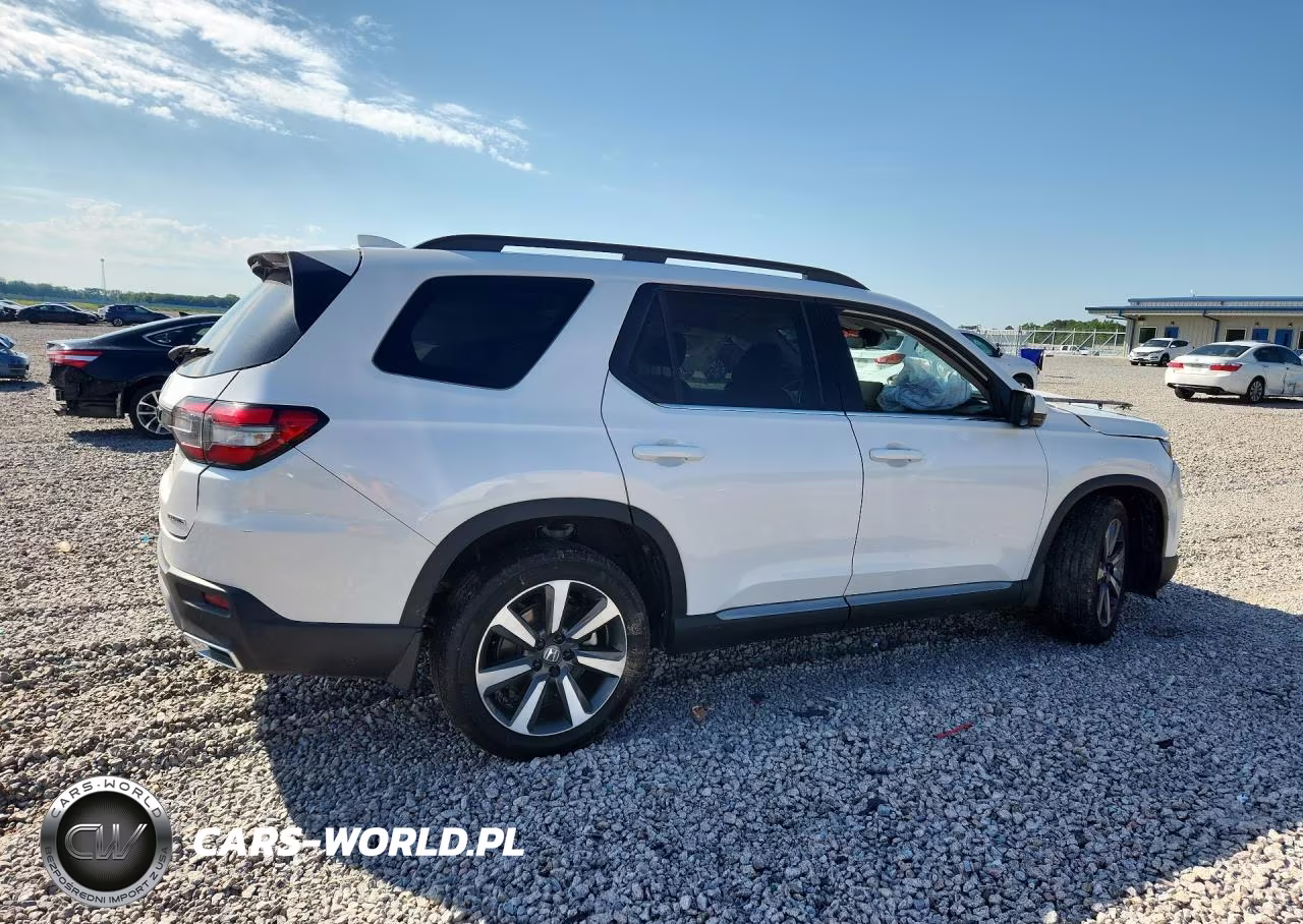 2025 Honda Pilot Touring VIN:5FNYG2H72SB009587 - 3