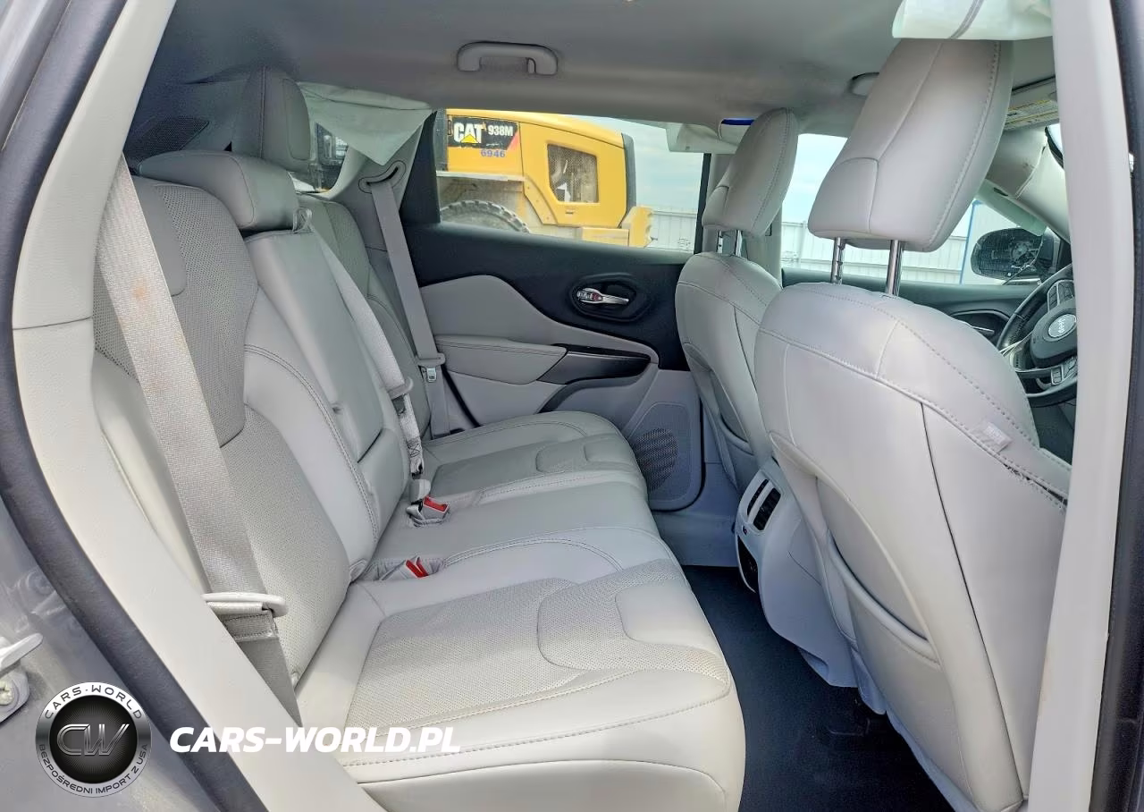 2021 Jeep Cherokee Latitude Lux VIN:1C4PJMMXXMD199342 - 10