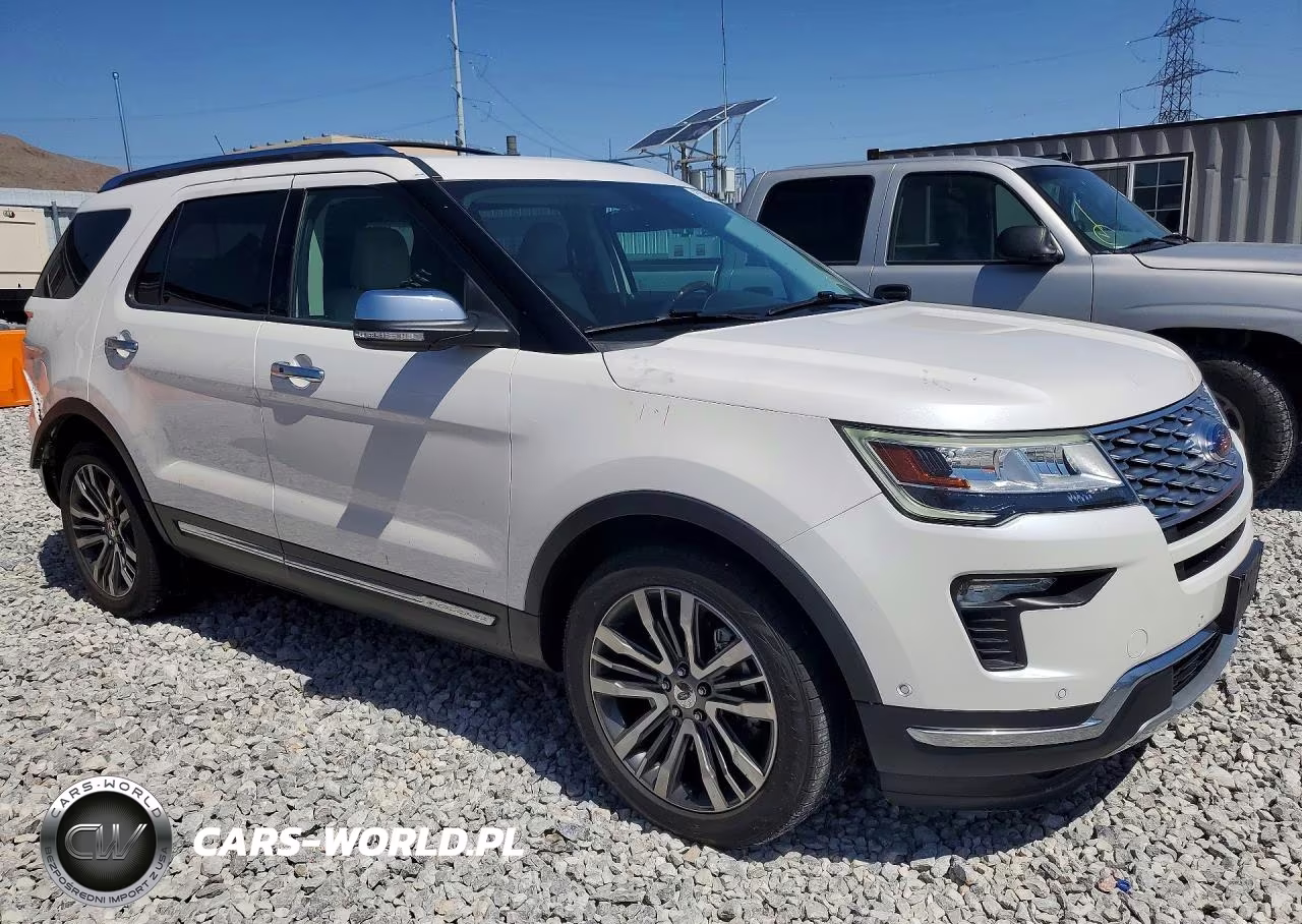 2018 Ford Explorer Platinum VIN:1FM5K8HT4JGC96383 - 4