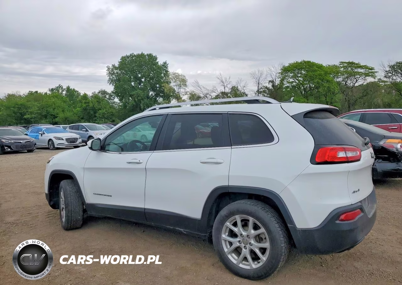 2015 Jeep Cherokee Latitude VIN:1C4PJMCB8FW679375 - 2