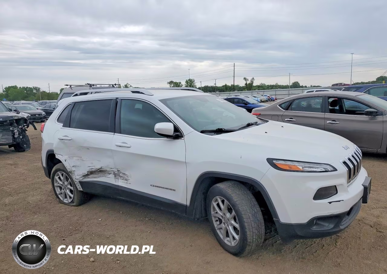 2015 Jeep Cherokee Latitude VIN:1C4PJMCB8FW679375 - 4