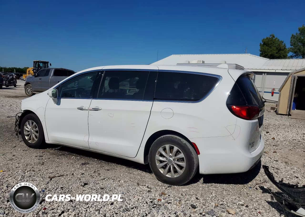 2018 Chrysler Pacifica Touring Plus VIN:2C4RC1FG9JR104597 - 2