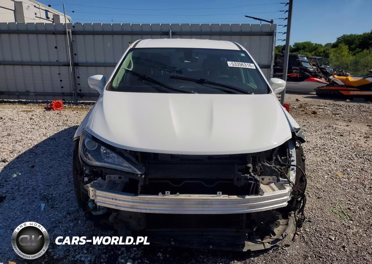 2018 Chrysler Pacifica Touring Plus VIN:2C4RC1FG9JR104597 - 5