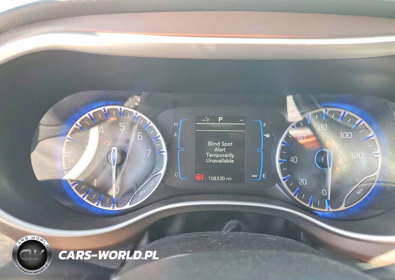 2018 Chrysler Pacifica Touring Plus VIN:2C4RC1FG9JR104597 - 9