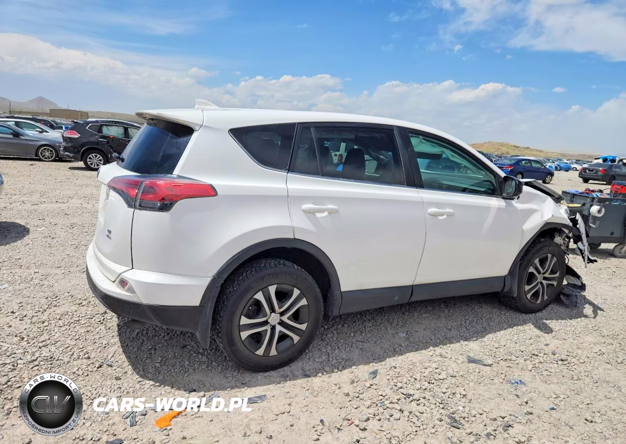 2018 Toyota Rav4 Le VIN:2T3BFREV8JW779189 - 3