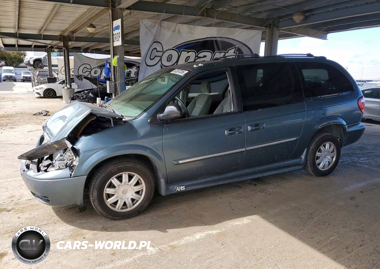 2005 Chrysler Town & Country Touring