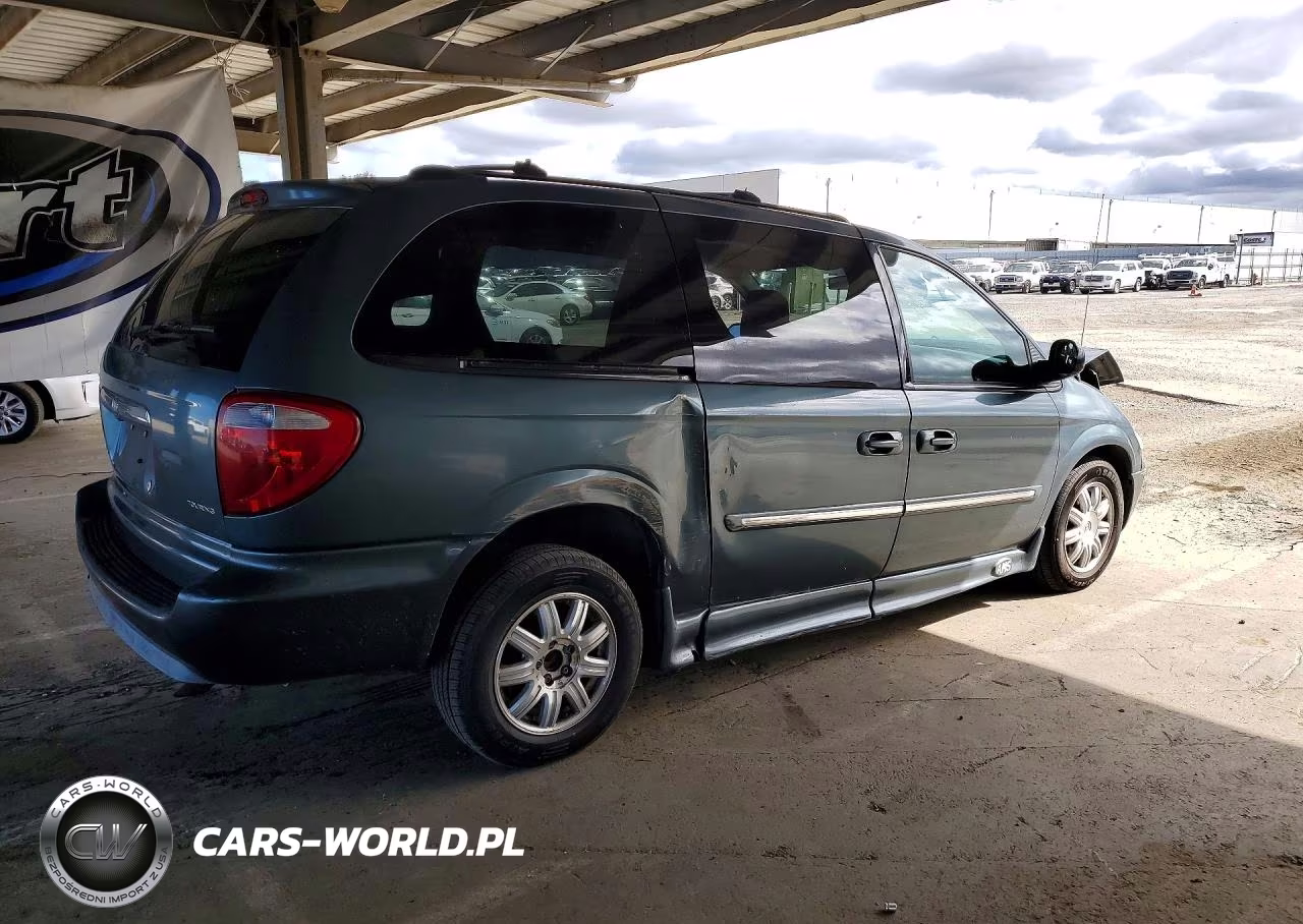2005 Chrysler Town & Country Touring VIN:2C4GP54L95R209200 - 3