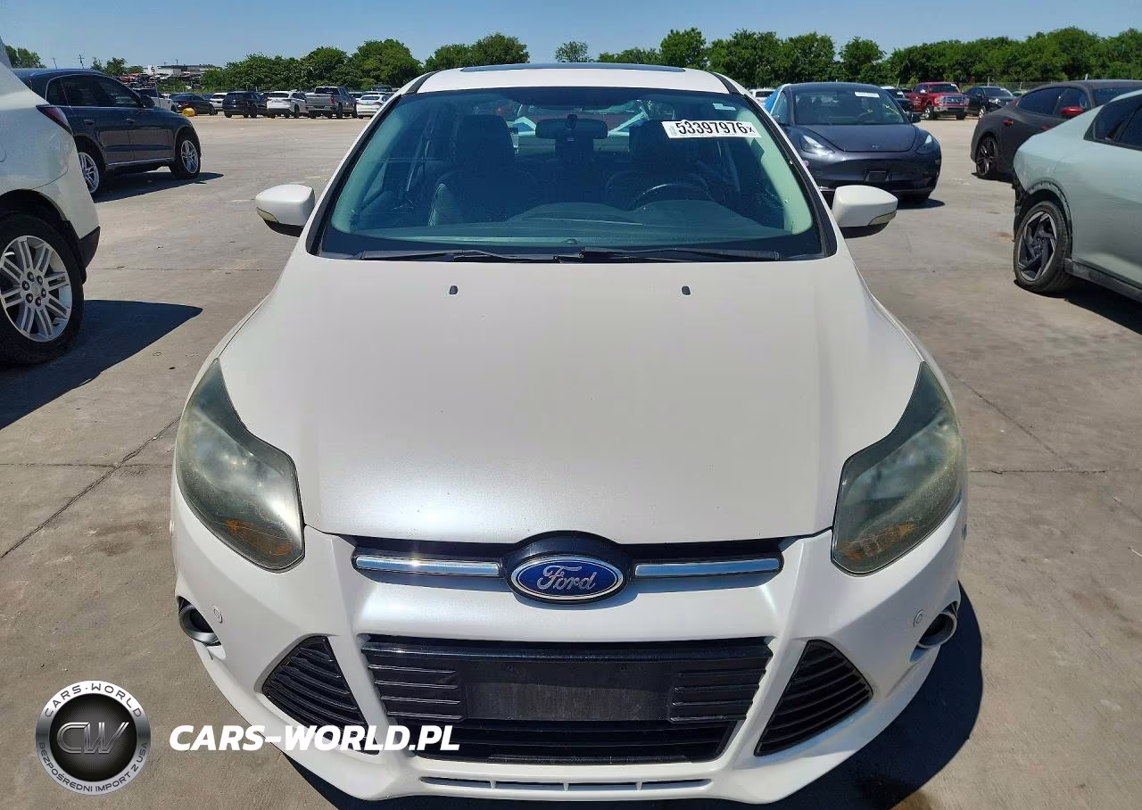 2014 Ford Focus Titanium VIN:1FADP3J27EL132733 - 5
