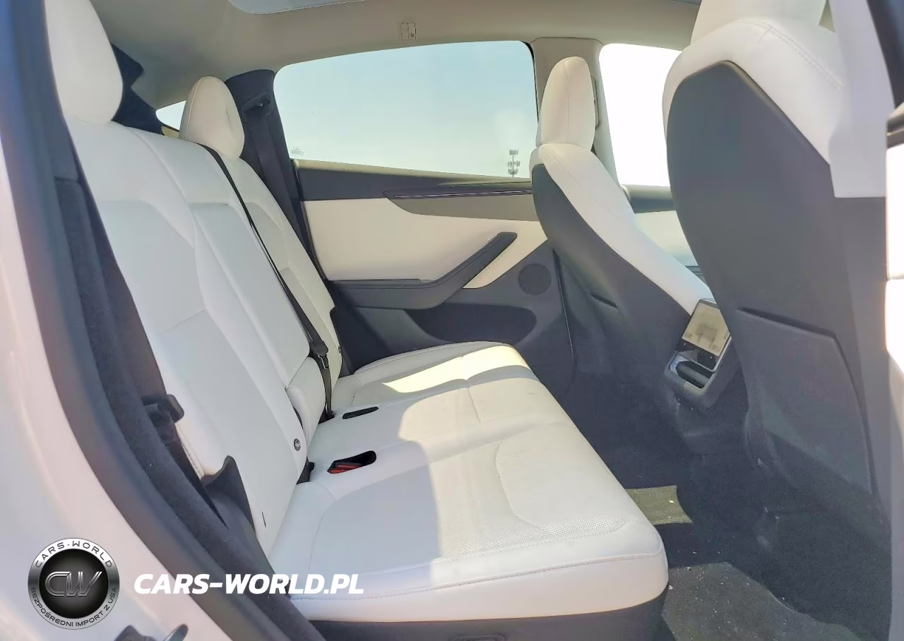 2026 Tesla Model Y VIN:7SAYGDEE6TF515734 - 11