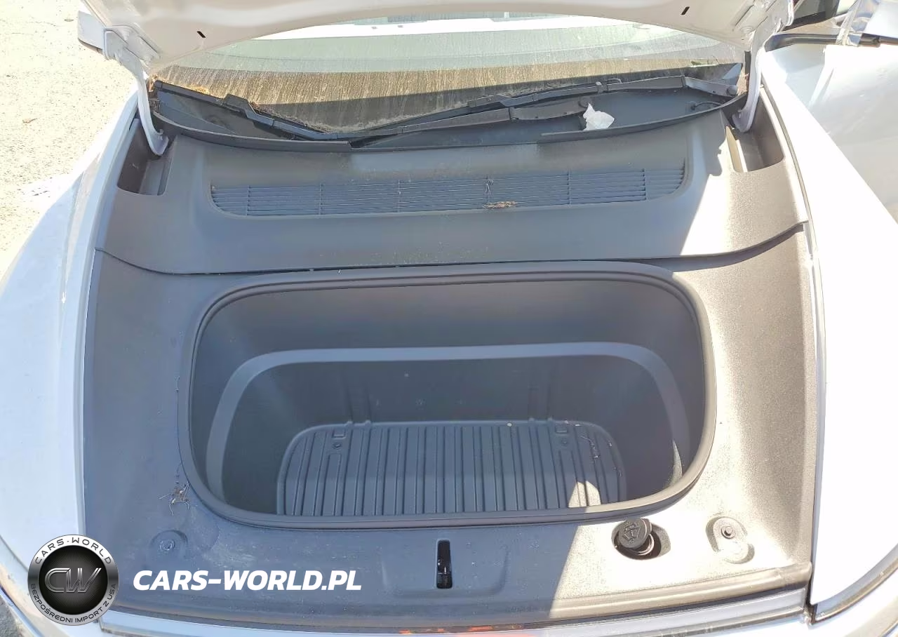 2026 Tesla Model Y VIN:7SAYGDEE6TF515734 - 12