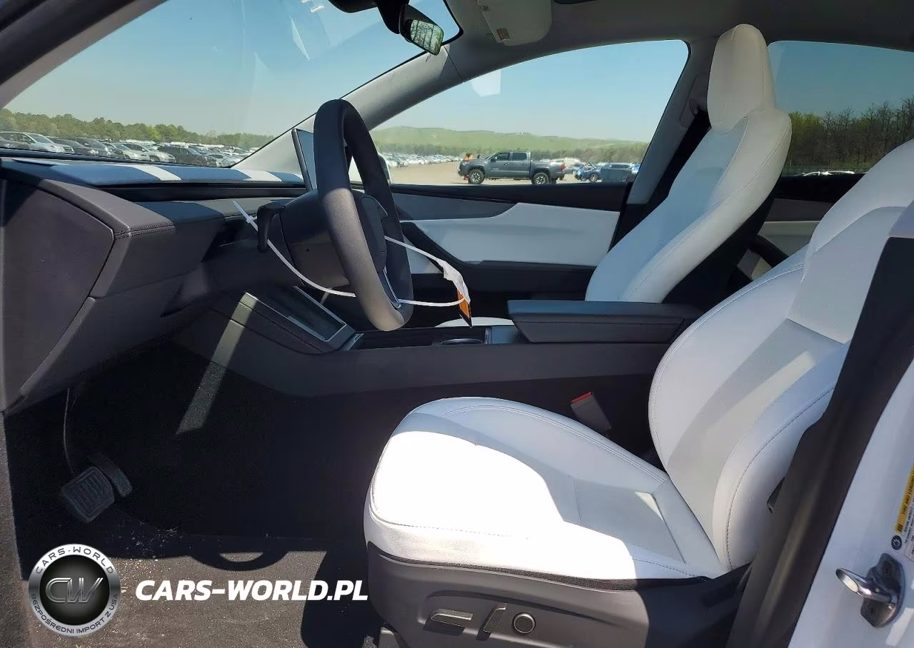 2026 Tesla Model Y VIN:7SAYGDEE6TF515734 - 7