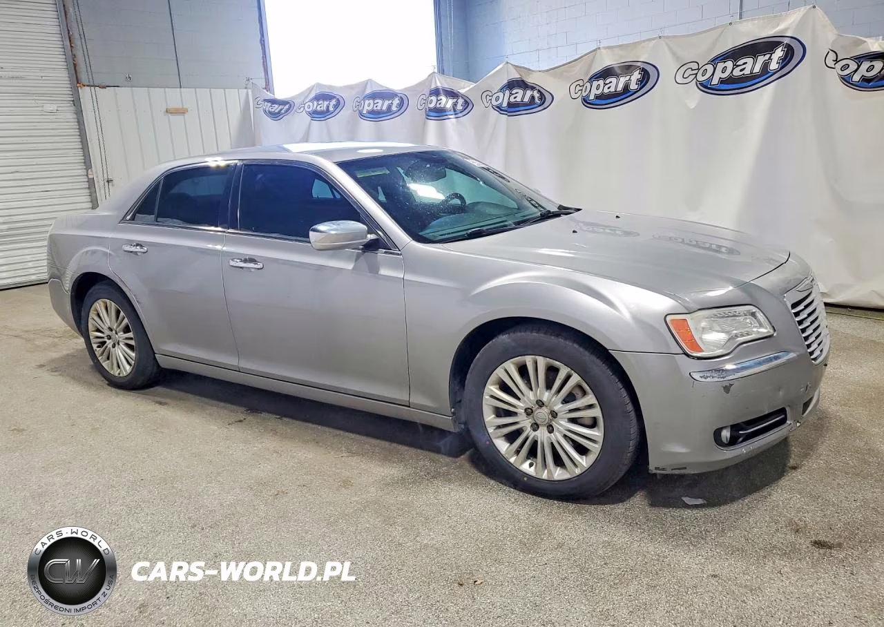 2013 Chrysler 300C VIN:2C3CCAKG0DH683084 - 4
