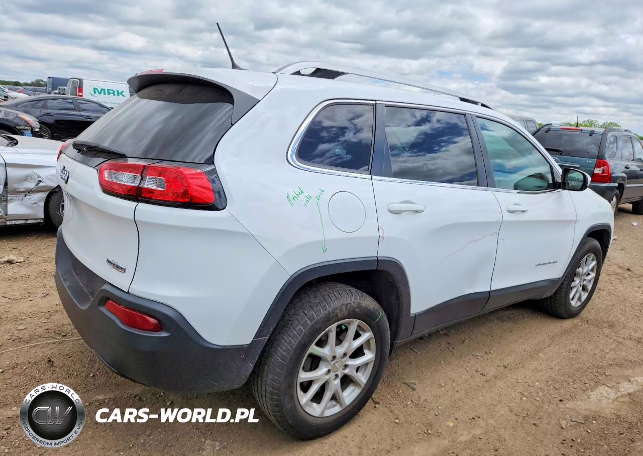 2018 Jeep Cherokee Latitude VIN:1C4PJMCB7JD614764 - 3