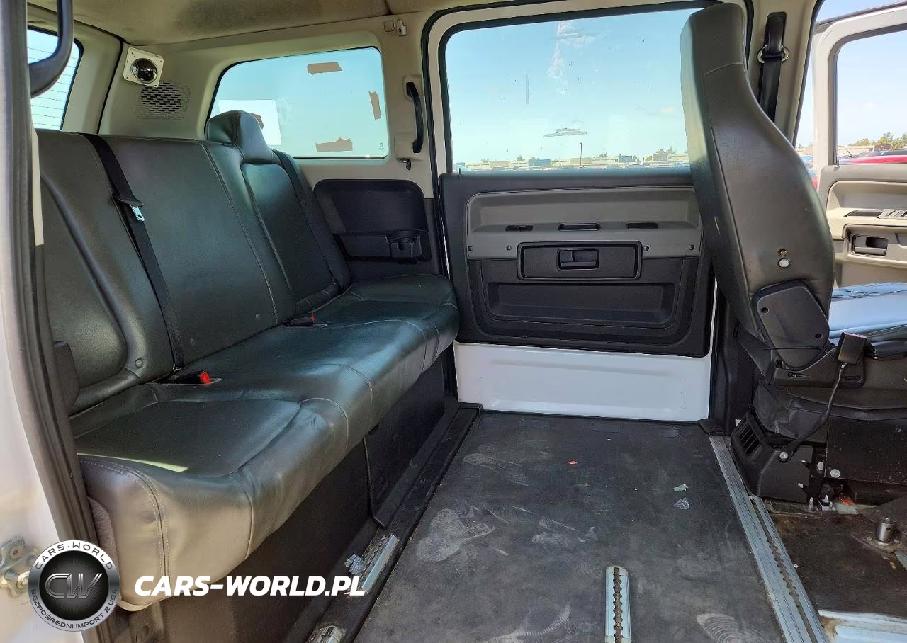 2012 The Vehicle Production Group Mv 1 VIN:523MF1B63CM101516 - 11